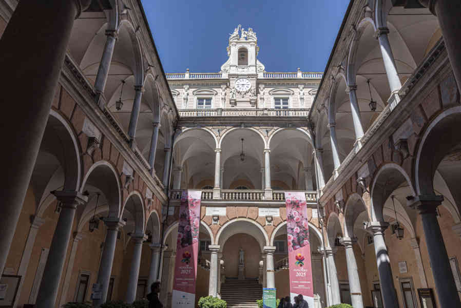 Italia - Génova 080 - Via Garibaldi - palacio Doria-Tursi - Municipio.jpg